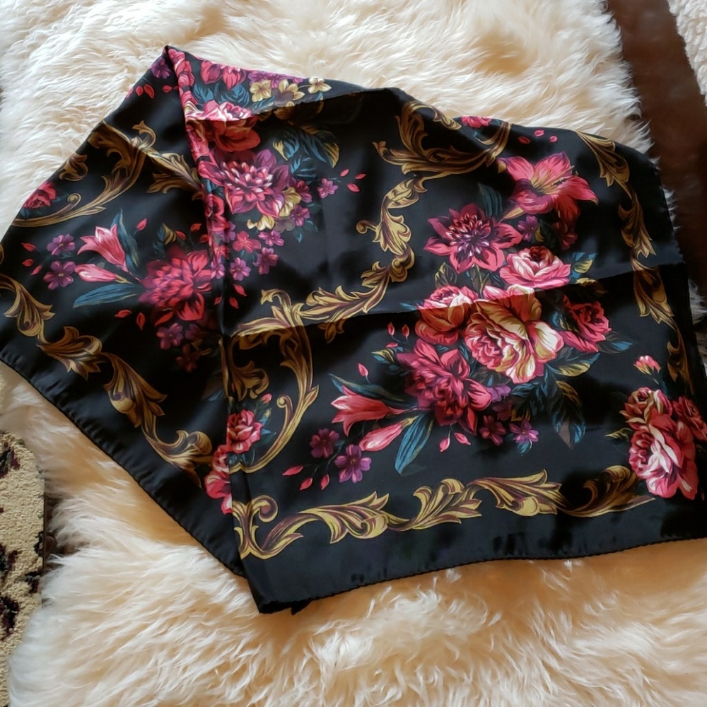 Beautiful Scarf! - Picture 5 of 6